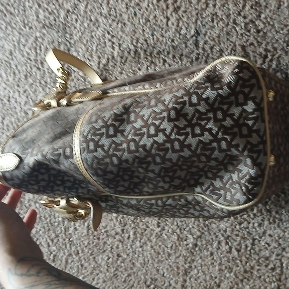 DKNY large monogram 2 way purse - Picture 8 of 16